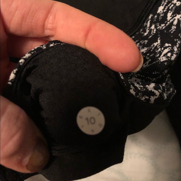 In movement full length lululemon leggings - Picture 4 of 5